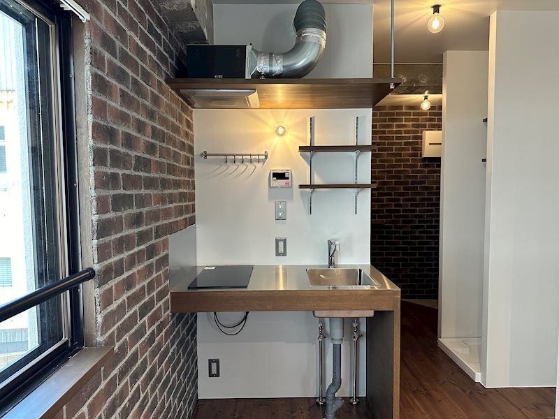 裸電球から伸びる光が美しいですね