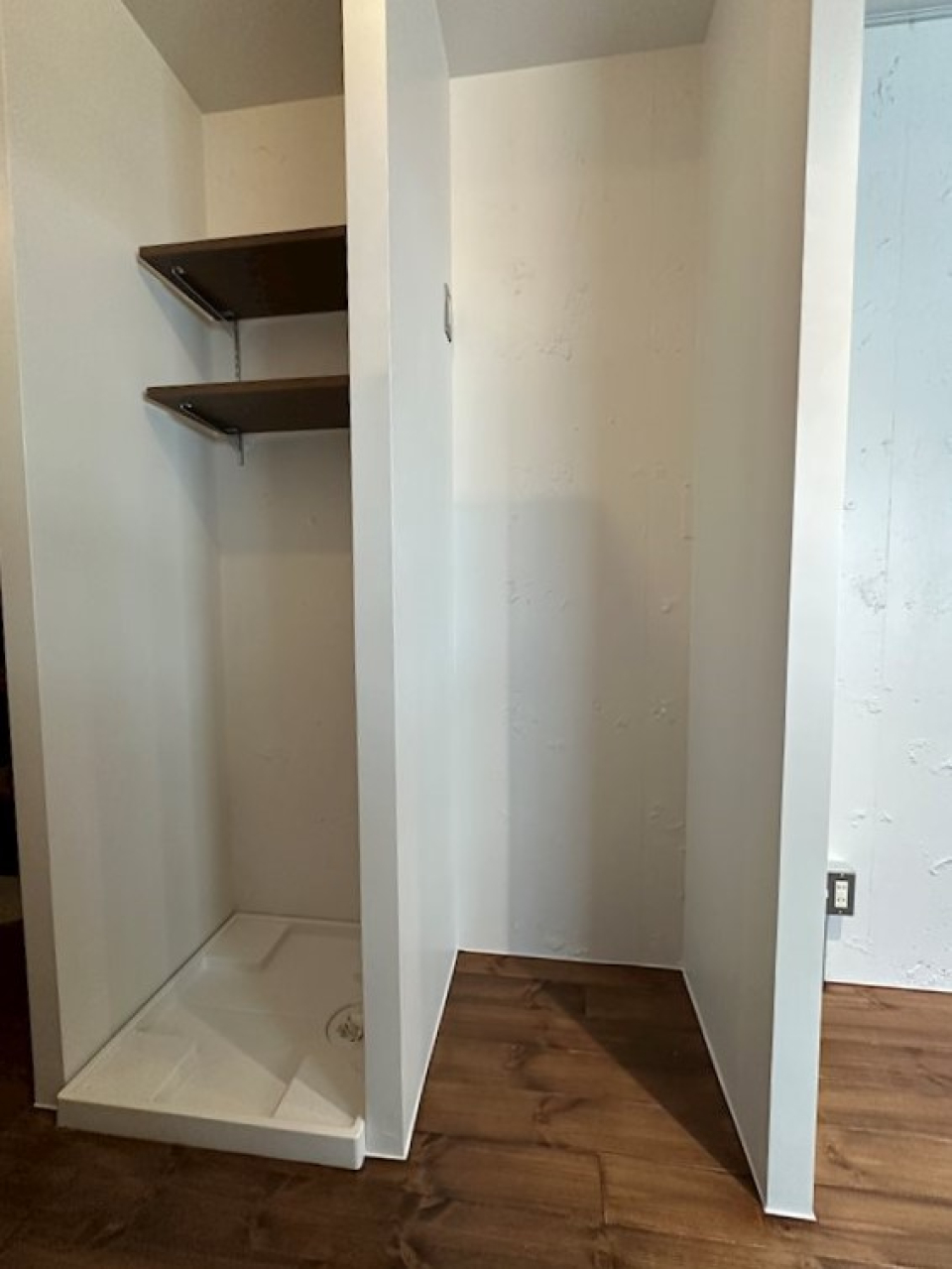 こちらには冷蔵庫と洗濯機をどうぞ