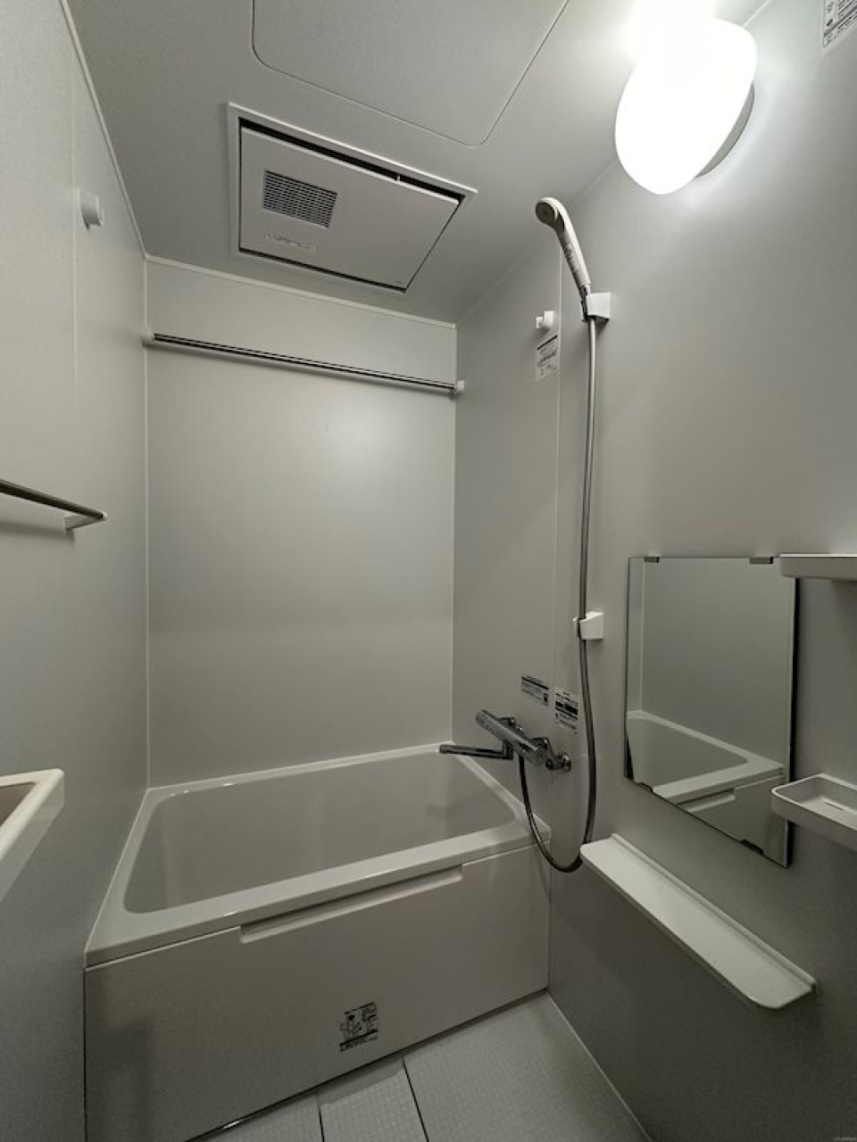 バスルームには浴室乾燥機付き