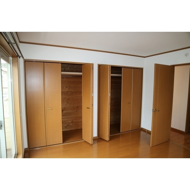 こちらにはクローゼットが2つあります。