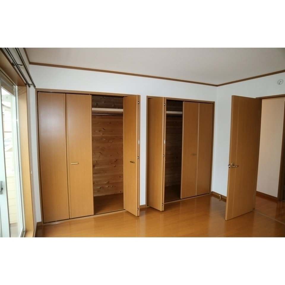 こちらにはクローゼットが2つあります。