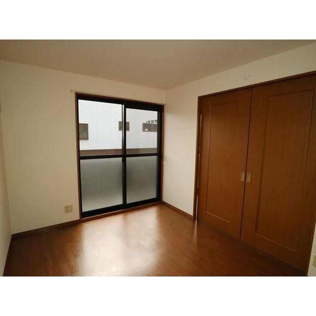 南側洋室は6帖。