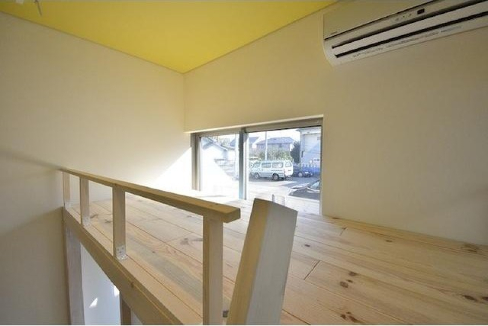 上段にマットレスのみ敷いて就寝スペースに