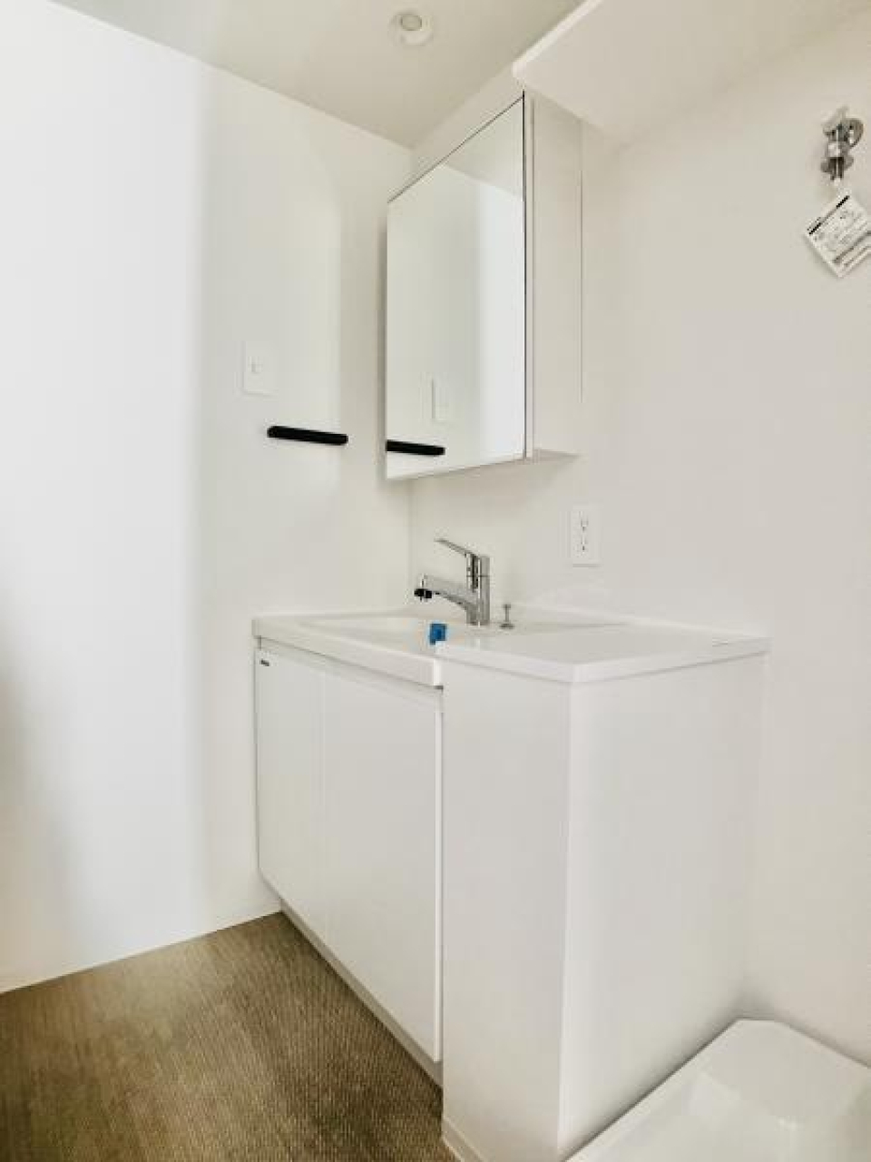 洗面周りもどことなく都会の洗練さを感じます。