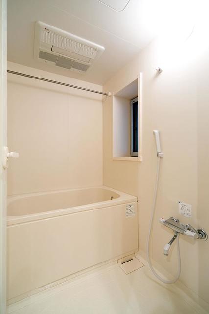 浴室も上のフロアにあります　※写真は同タイプ住戸です。