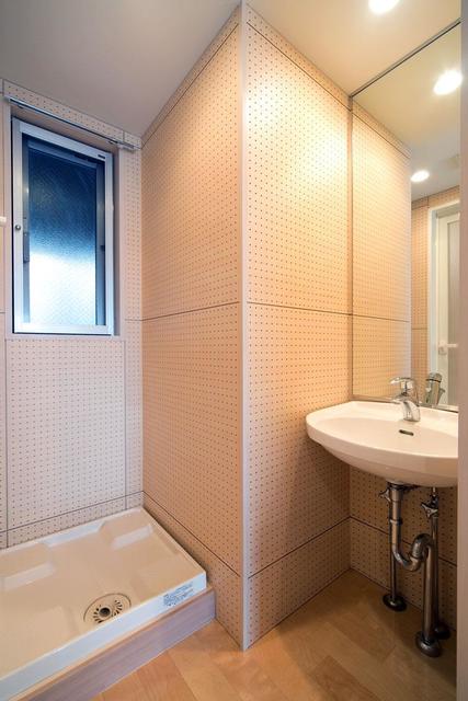 上のフロアのパウダールーム。洗濯機置き場はこちらにあります　※写真は同タイプ住戸です。