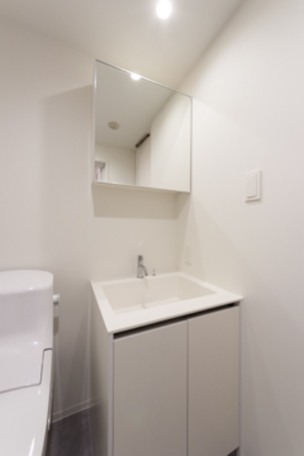 洗面台も白で清潔感◎
※写真は同タイプ住戸です