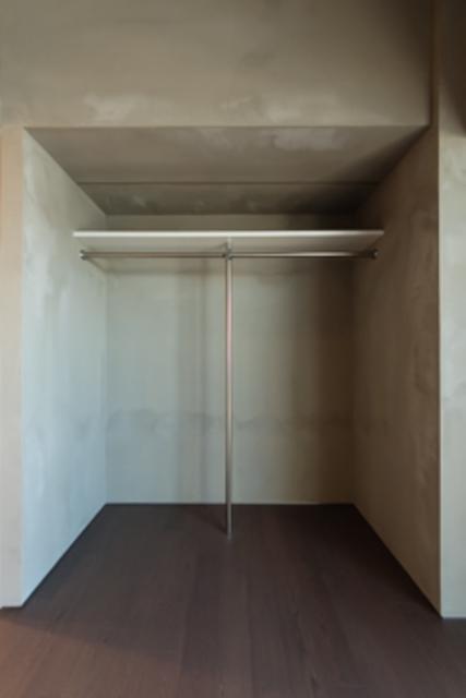 ハンガーパイプ付きのクローゼットはオープンタイプ
※写真は同タイプ住戸です