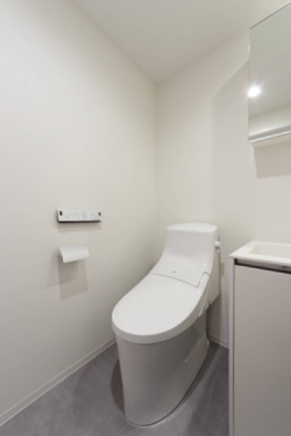 すっきりとしたタンク一体型トイレ
※写真は同タイプ住戸です