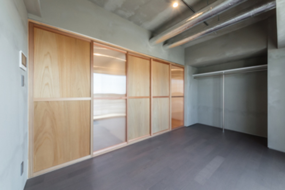 中の間、ダイニング。可動式の木材の間仕切りでお部屋の印象が変えられる
※写真は同タイプ住戸です