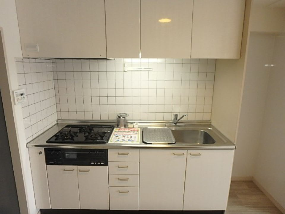 キッチンの設備は少しレトロ