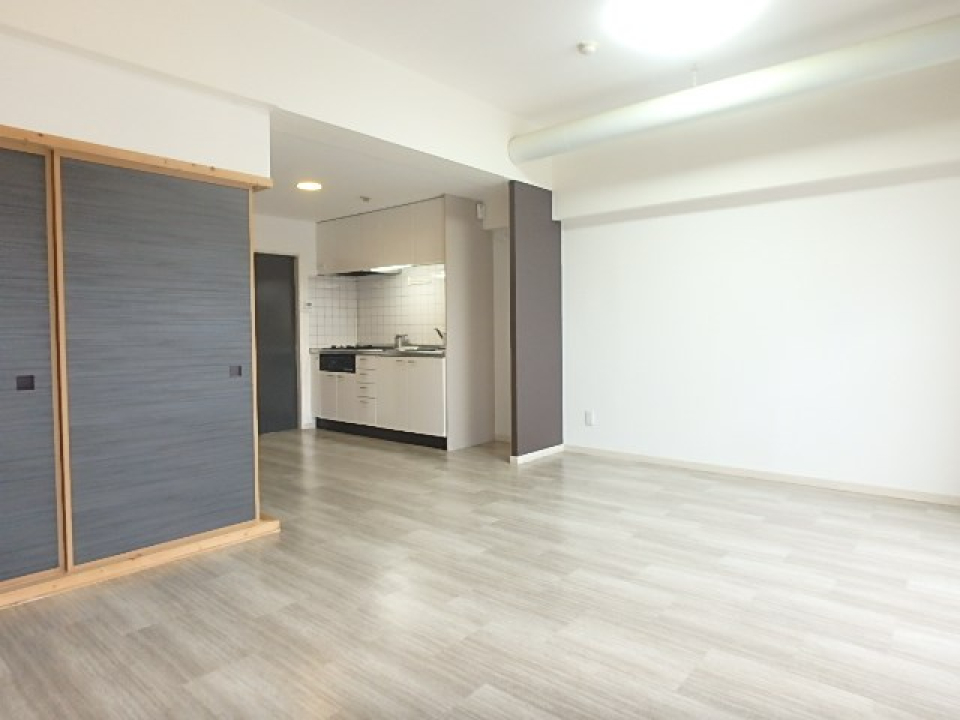 グレーを基調としたモダンな内装