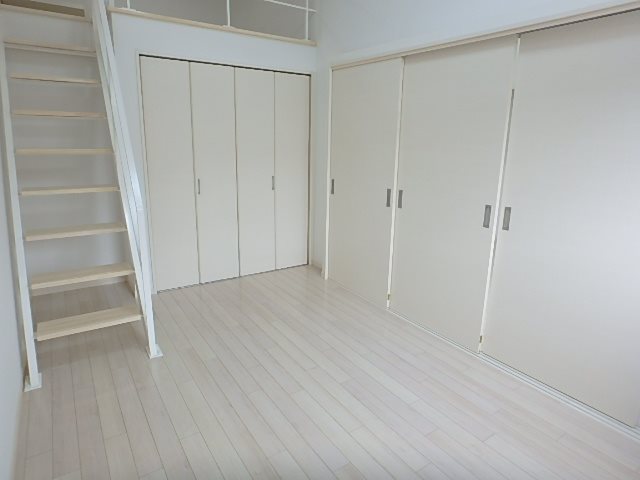 LDKの西側にはロフト付きの洋室　6.75帖