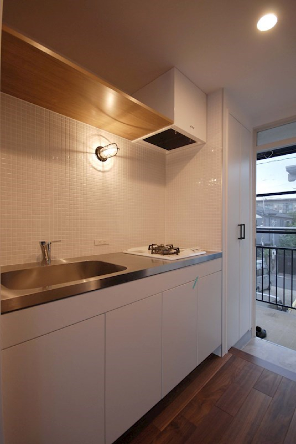 キッチン上の棚も活用すれば結構収納力ありそう