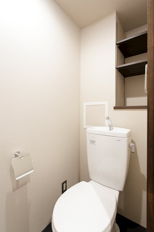 トイレは残念ながら温水洗浄便座が付いていません