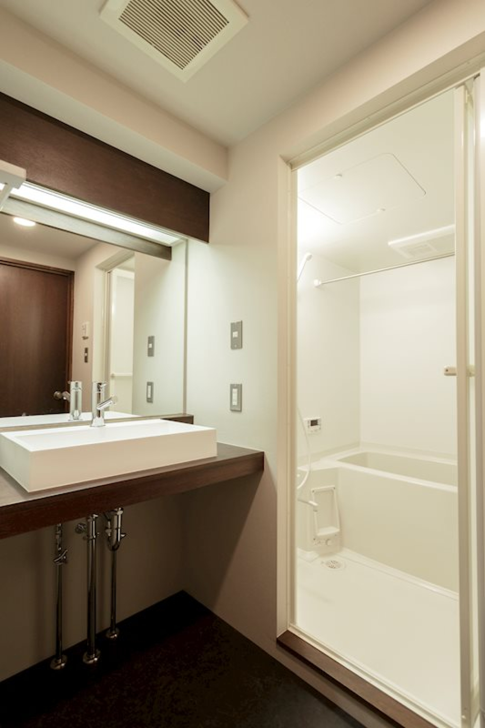 バスルームには浴室乾燥機付き