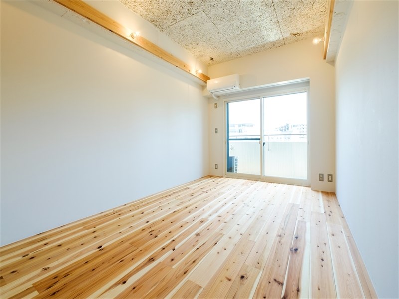 香り豊かな杉材フローリングを使った和の心が感じられる空間