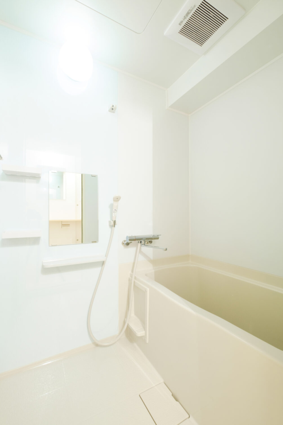 シンプルなバスルーム