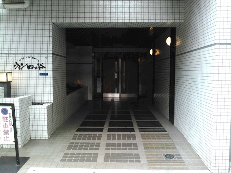 エントランス前