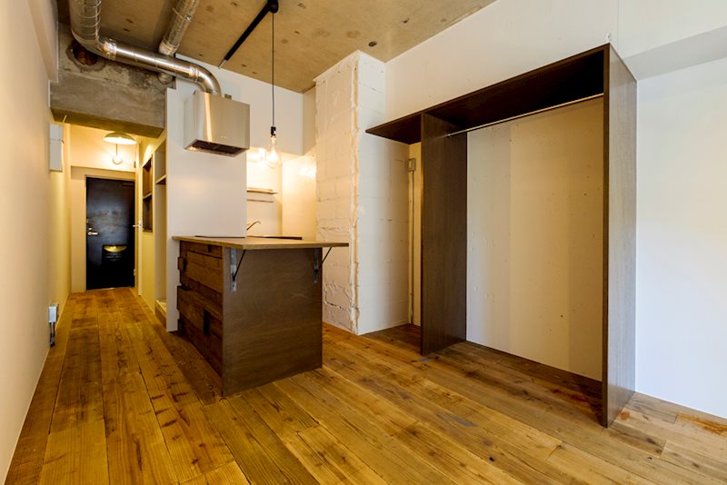 ラフさとユーズド感のある自分だけの『Cafe＆Bar』