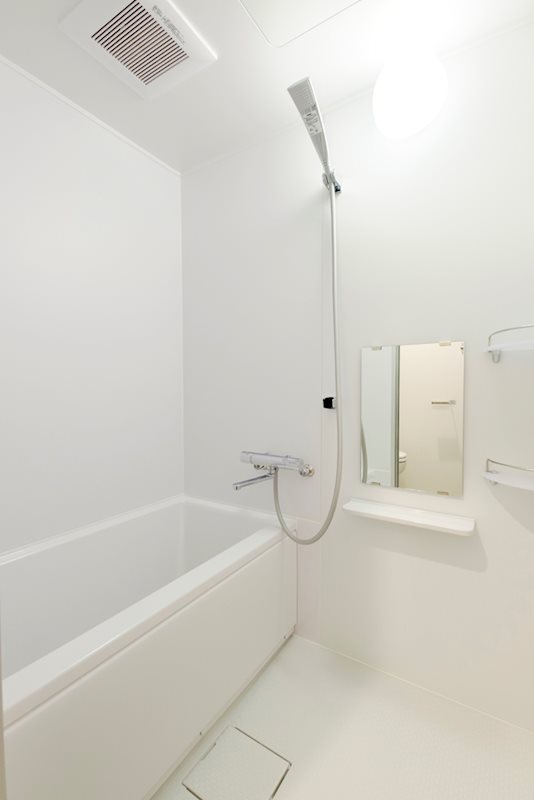 シンプルなバスルーム