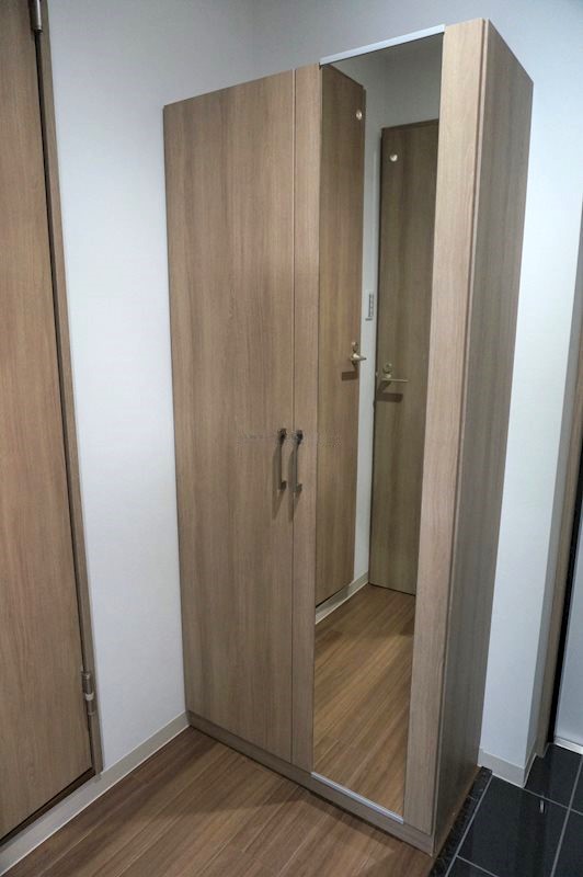 全身鏡でお出かけ前の最終チェック。