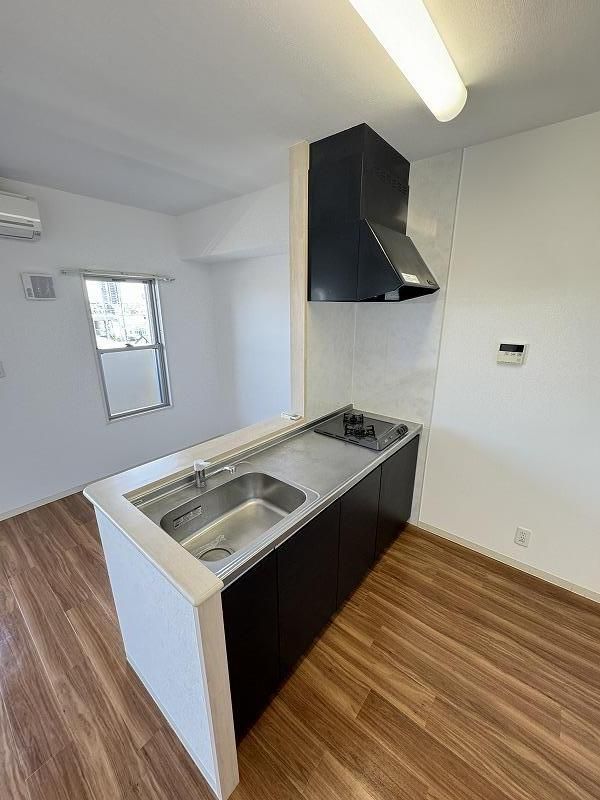 対面式のシステムキッチン。