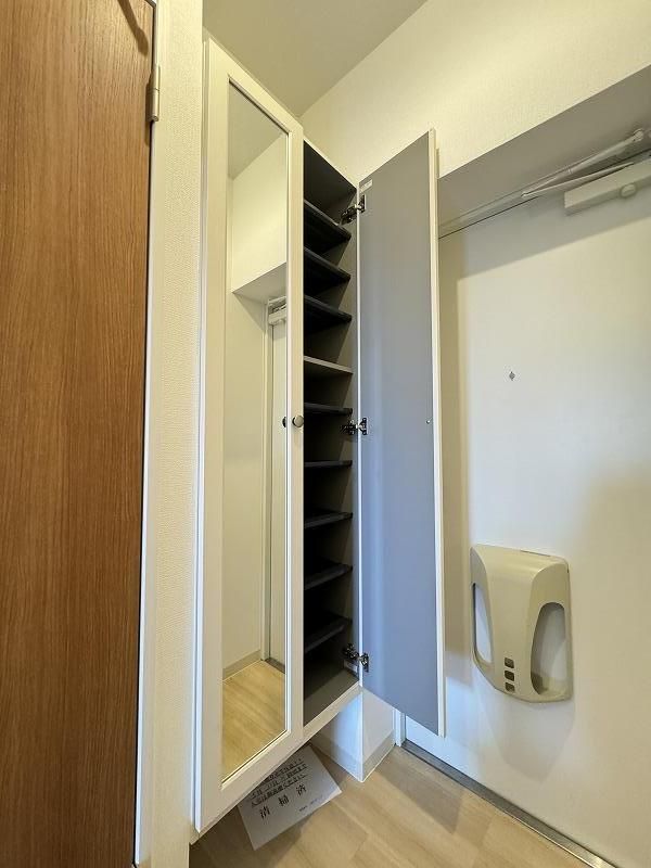 シューズボックス。