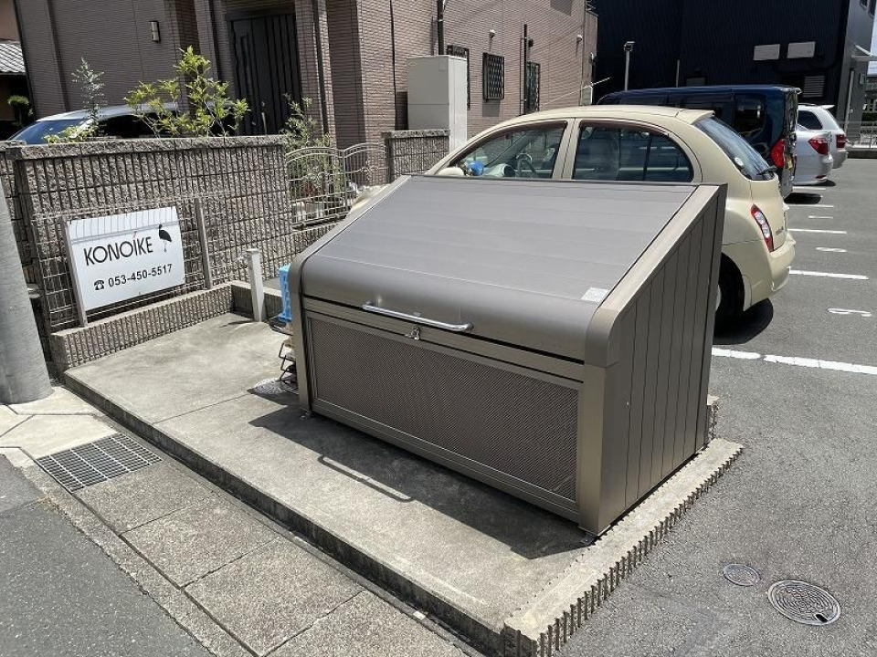 敷地内ゴミ置き場。