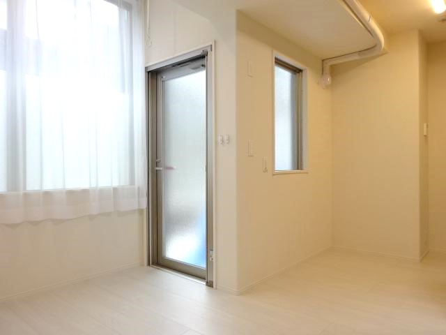 テラスへ続く&hellip;。