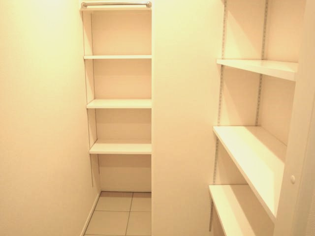 玄関にはシューズクローク。