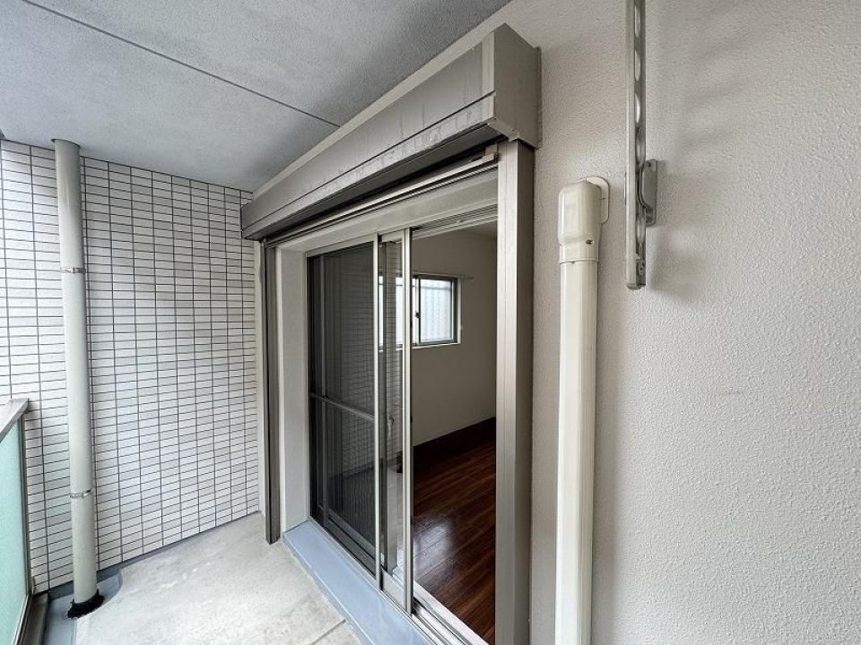 電動防犯シャッター付き