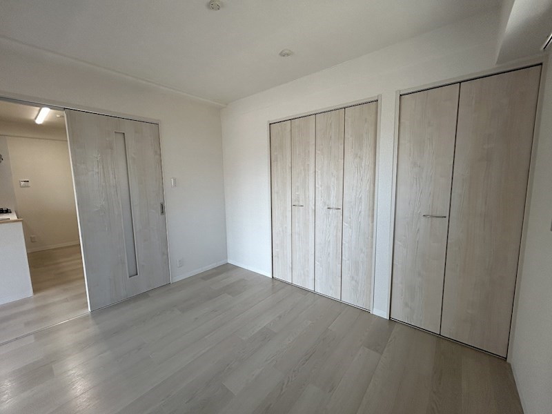 LDK横の洋室の様子をキッチンからも見守れます