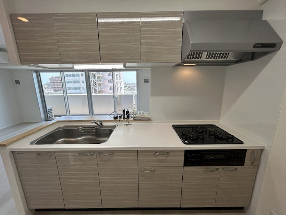 キッチンの天板が白くてお料理も楽しめそう