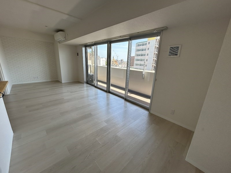 ソファーにテレビにテーブル...どんな配置がいいかしら？