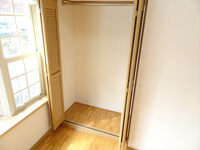 クローゼットはこちらともう1つあります。