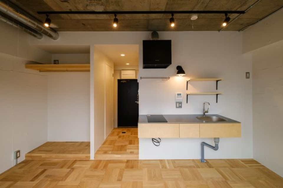 パーケットフローリングがモダンな雰囲気を演出