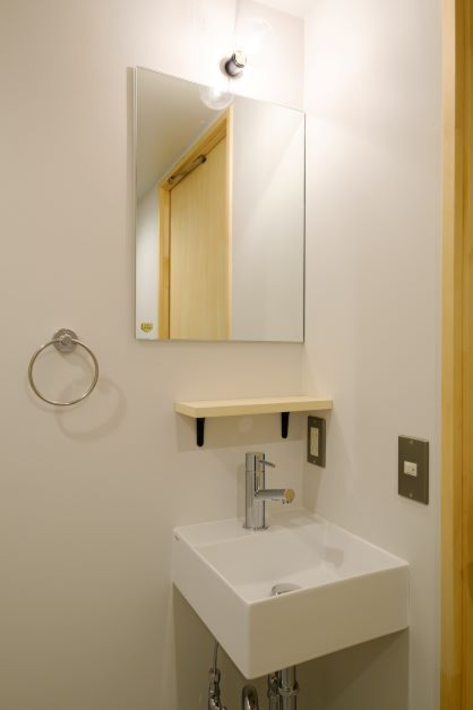 シンプルな洗面化粧台