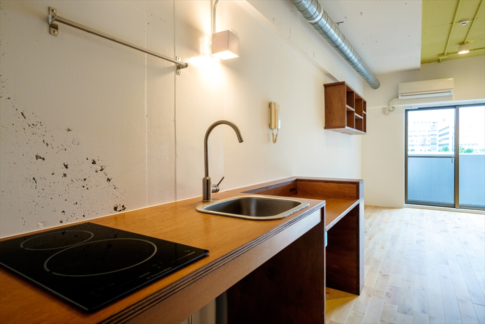 デスクと一体になっている造作キッチンは素敵なインテリアの1部です