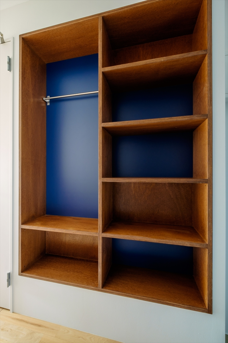 収納はネイビーです