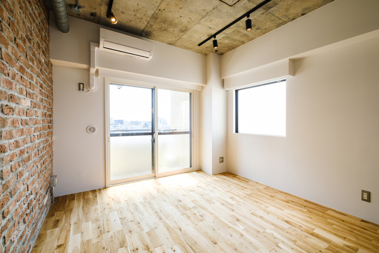 木目の濃淡が楽しいオークの無垢床が素敵