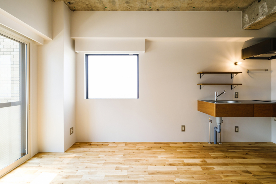 窓は2面採光で、かつ2重サッシになっています