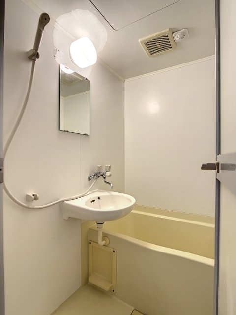 洗面は浴室内です