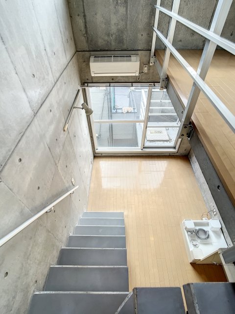 上のフロアから見下ろす。高さあります