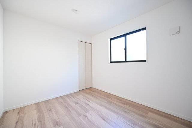 （洋室2）こちらは真ん中にある「洋室2」です。