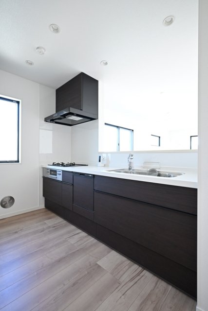 キッチンひろーい！家族で並んでお料理できそうです。