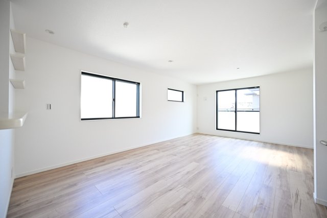 ソファーを置いて、白い壁にプロジェクターを投影しても楽しそう！