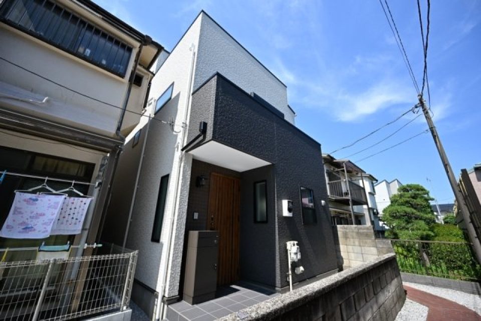 佇まいも可愛らしい戸建てのお家！