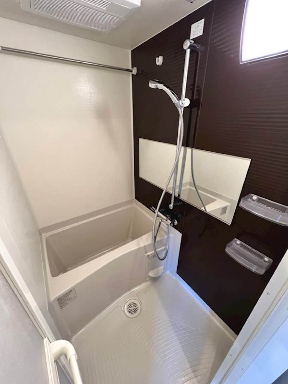 浴室乾燥機付きのバスルーム