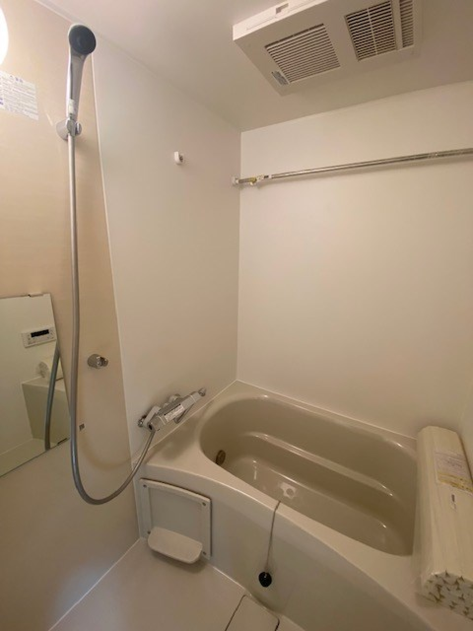 浴室乾燥機付きのバスルーム